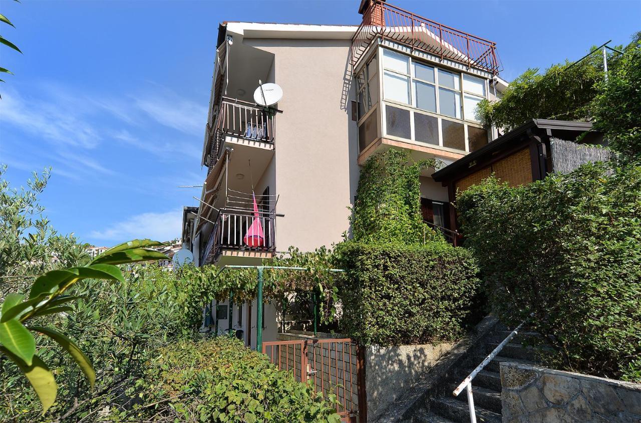 Apartment Near The Sea 650 Rabac Exterior photo